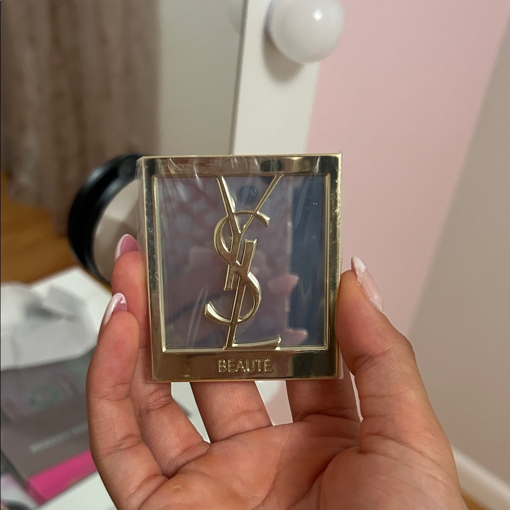 Yves Saint Laurent Gold Compact